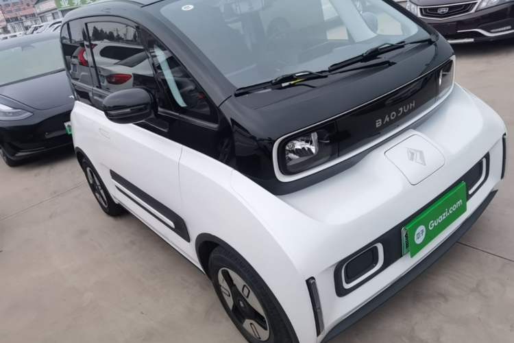 Used Baojun E300 2020 Plus Interstellar Smart Edition Front Right 45 Deg