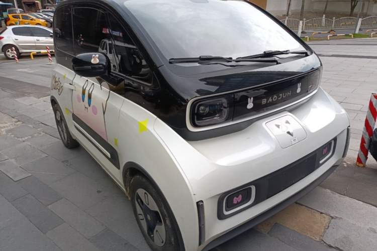 Used Baojun E300 2020 Plus Starry Intelligence Edition Front Right 45 Deg