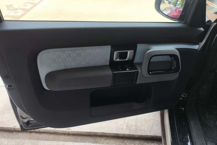 Used Baojun E300 2020 Plus Interstellar Smart Edition Interior 8