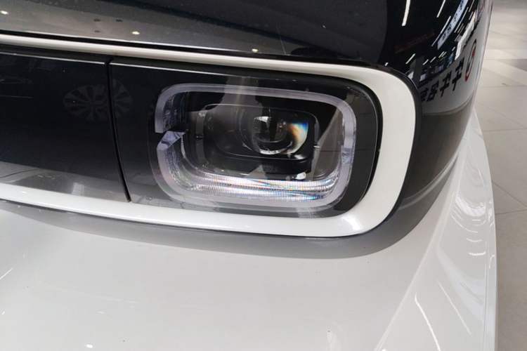 Used Baojun E300 2020 Starry Intelligence Edition Left Front Headlight