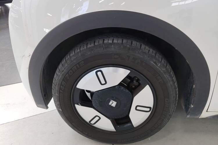Used Baojun E300 2020 Starry Intelligence Edition Left Front Wheel Hub
