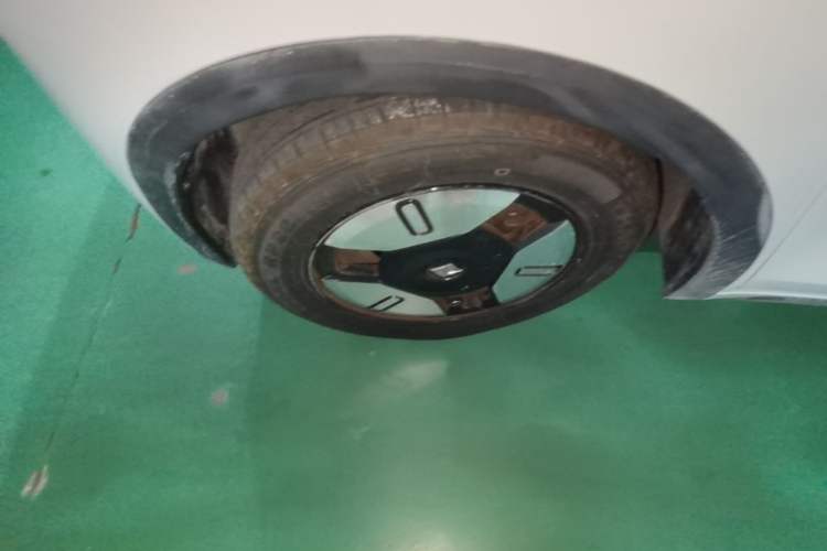 Used Baojun E300 2020 Star Travel Edition Left Front Wheel Hub