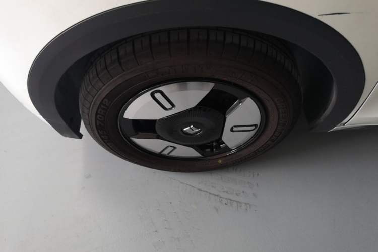 Used Baojun E300 2020 Star Travel Edition Left Front Wheel Hub
