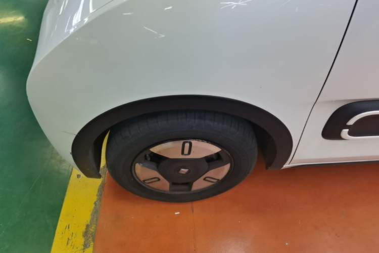 Used Baojun E300 2020 Starry Intelligence Edition Left Front Wheel Hub