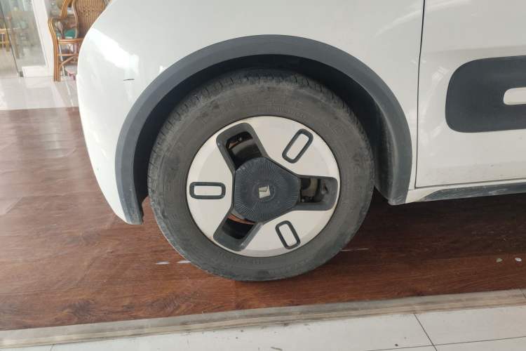 Used Baojun E300 2020 Plus Interstellar Smart Edition Left Front Wheel Hub