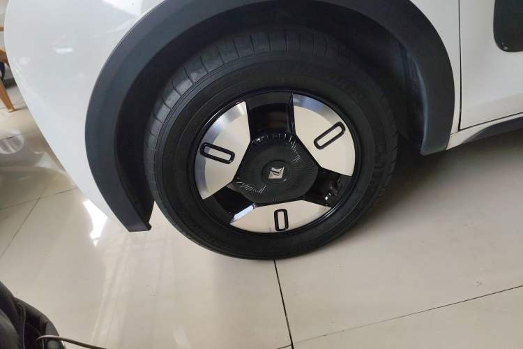 Used Baojun E300 2020 Starry Intelligence Edition Left Front Wheel Hub
