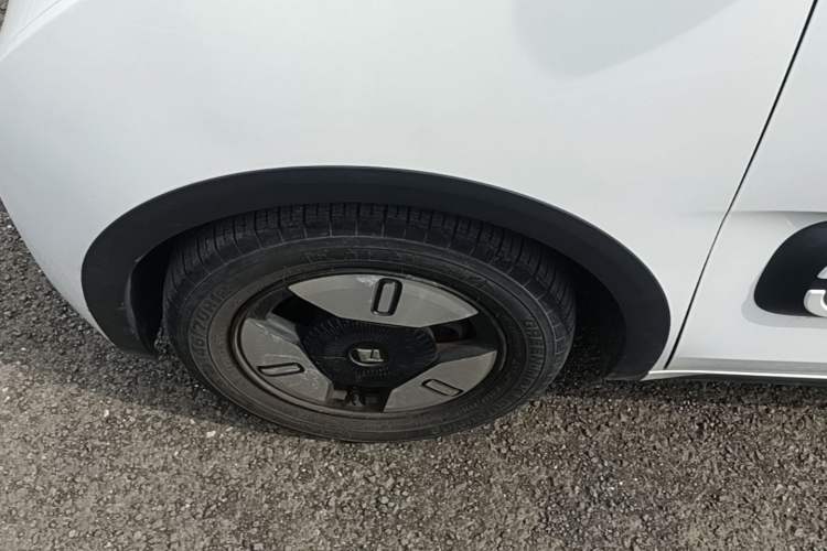 Used Baojun E300 2020 Star Travel Edition Left Front Wheel Hub