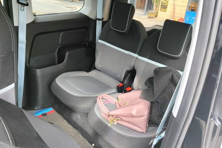 Used Baojun E300 2020 Plus Starry Intelligence Edition Left Rear Seat