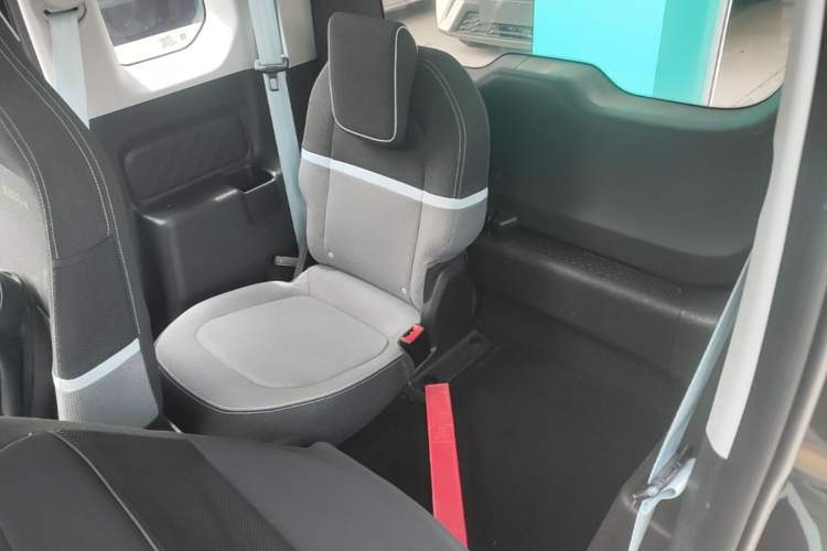 Used Baojun E300 2020 Star Travel Edition Left Rear Seat
