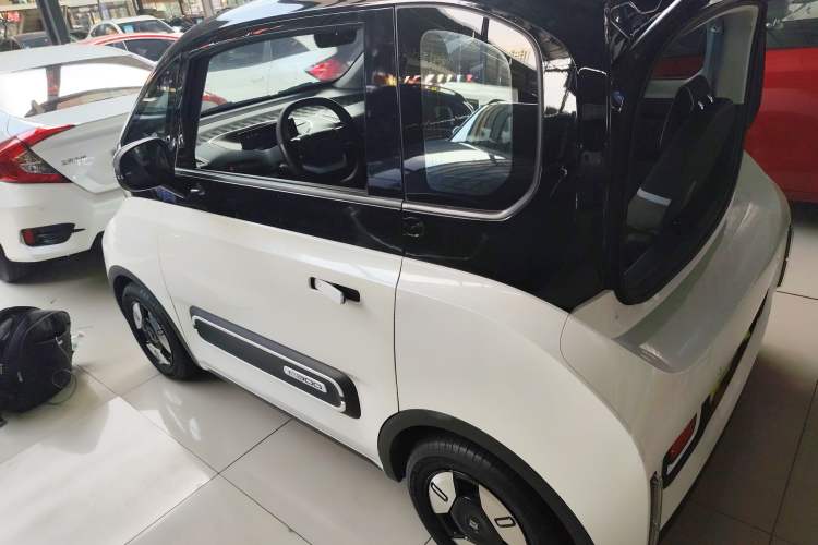 Used Baojun E300 2020 Starry Intelligence Edition Left Side
