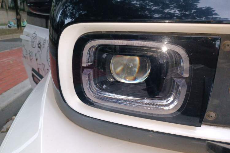 Used Baojun E300 2020 Starry Intelligence Edition Right Front Headlight