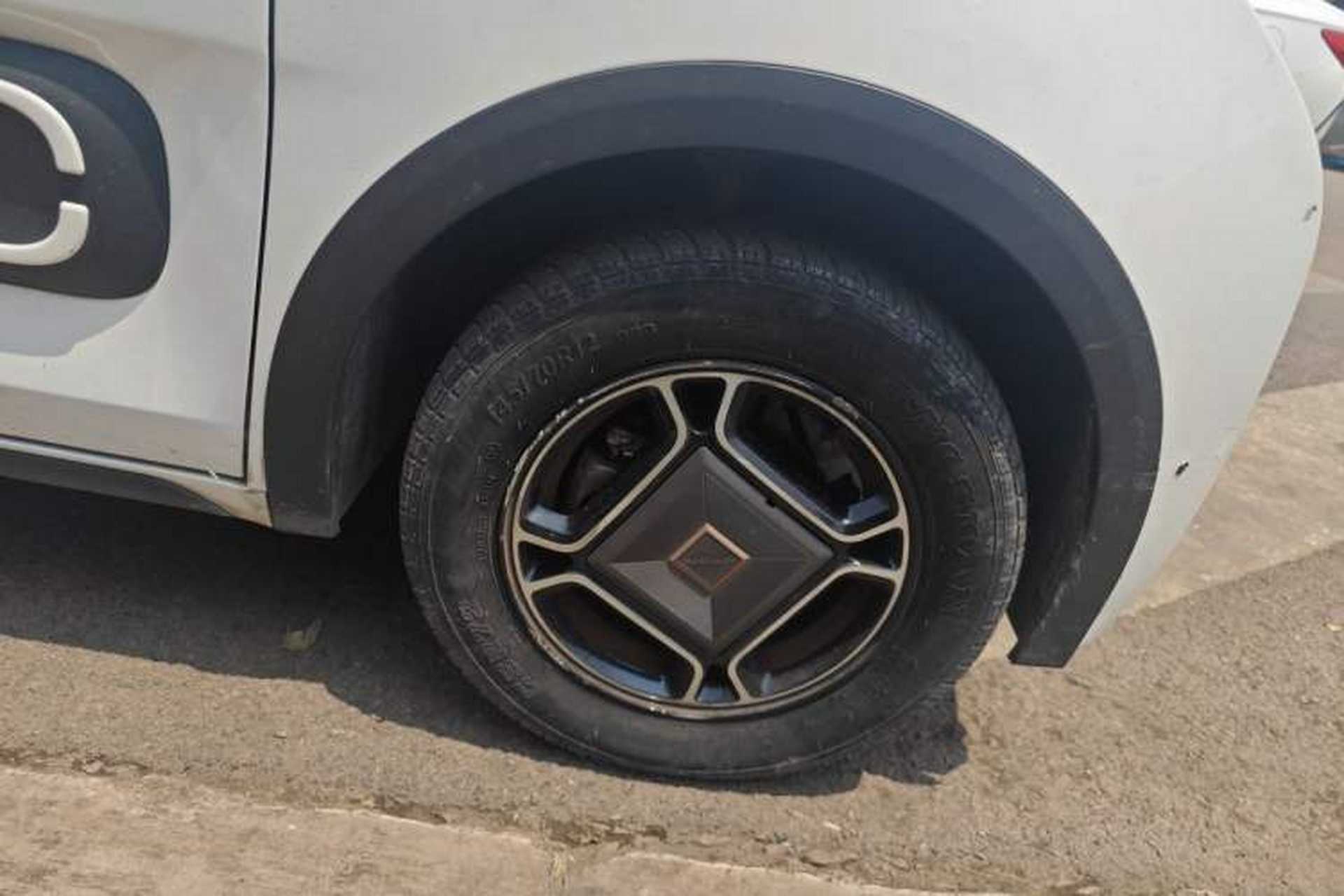 Used Baojun E300  Right Front Wheel Hub