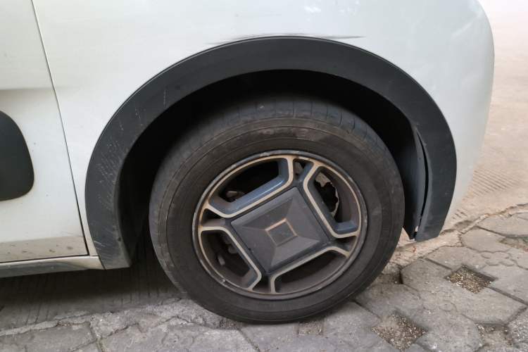 Used Baojun E300 2020 Star Travel Edition Right Front Wheel Hub