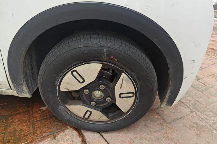 Used Baojun E300 2020 Star Travel Edition Right Front Wheel Hub