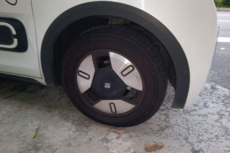 Used Baojun E300 2020 Starry Intelligence Edition Right Front Wheel Hub