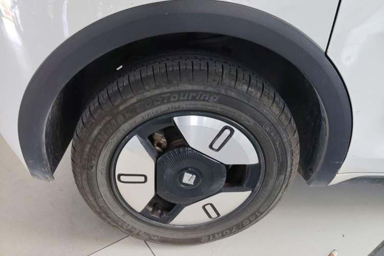 Used Baojun E300 2020 Starry Intelligence Edition Right Rear Wheel Hub