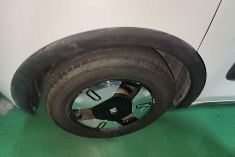 Used Baojun E300 2020 Star Travel Edition Right Rear Wheel Hub