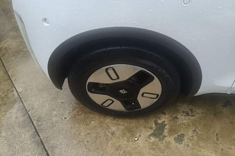 Used Baojun E300 2020 Plus Interstellar Future Edition Right Rear Wheel Hub