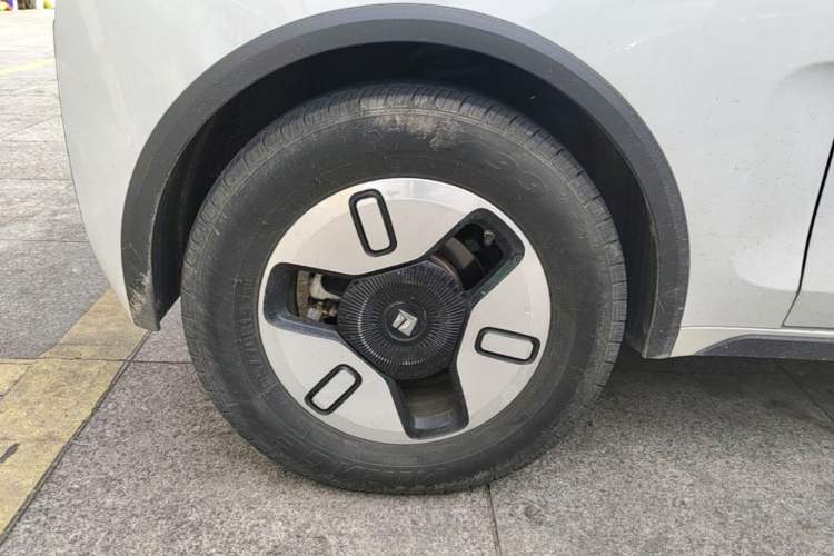 Used Baojun E300 2020 Plus Starry Intelligence Edition Right Rear Wheel Hub