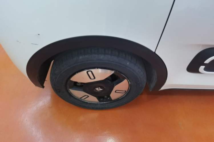 Used Baojun E300 2020 Starry Intelligence Edition Right Rear Wheel Hub