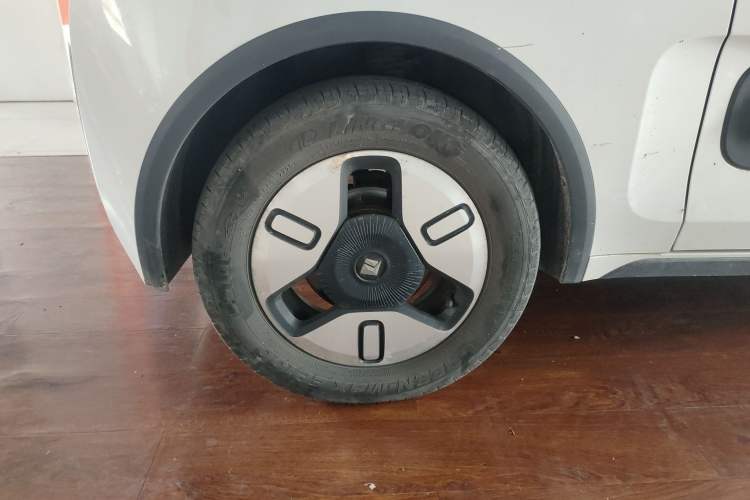 Used Baojun E300 2020 Plus Interstellar Smart Edition Right Rear Wheel Hub