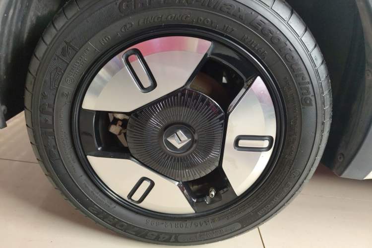 Used Baojun E300 2020 Starry Intelligence Edition Right Rear Wheel Hub