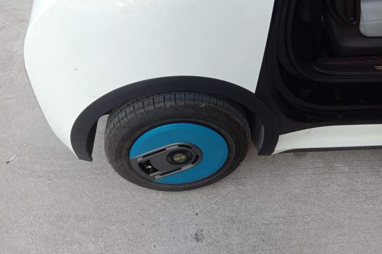 Used Baojun E300 2020 Starry Intelligence Edition Right Rear Wheel Hub