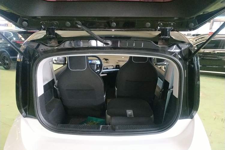 Used Baojun E300 2020 Star Travel Edition Trunk