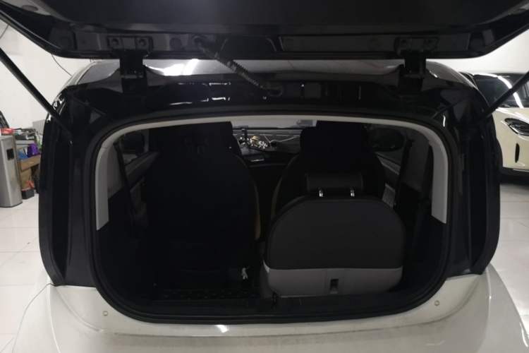 Used Baojun E300 2020 Starry Intelligence Edition Trunk