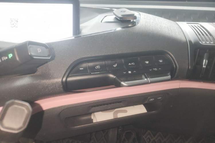Used Baojun E300 2020 Plus Starry Intelligence Edition Audio And AC Panel