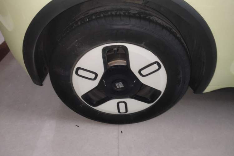 Used Baojun E300 2020 Plus Starry Intelligence Edition Right Rear Wheel Hub