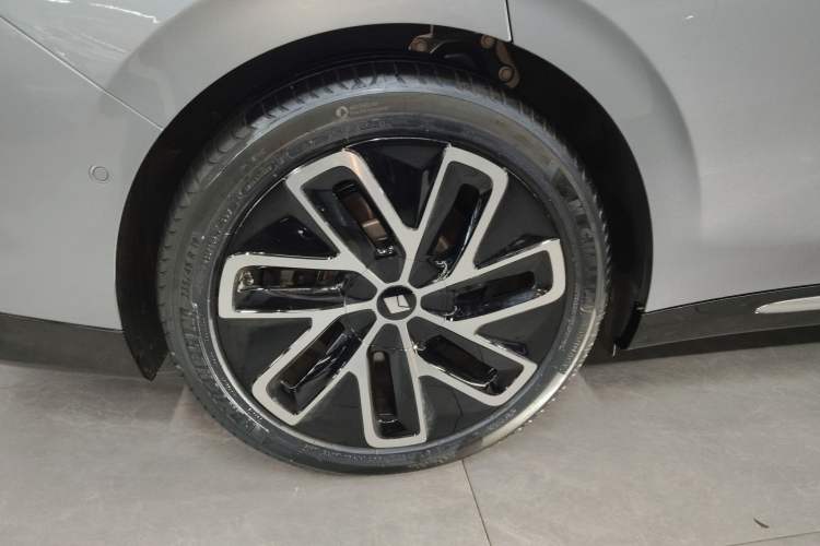Used Baojun Enjoy 2025 All-Electric 600km Luxury Edition Right Rear Wheel Hub