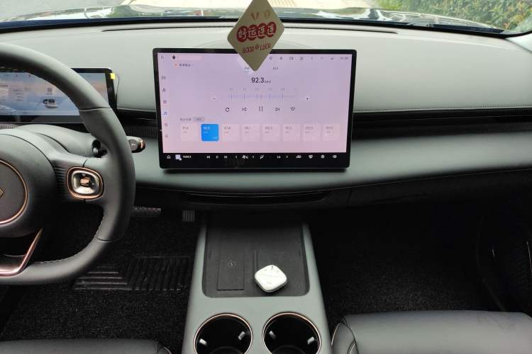 Used Baojun Enjoy 2025 Plug-in Hybrid 140km Luxury Edition Audio And AC Panel