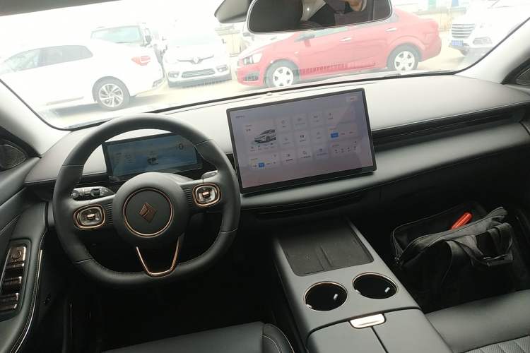Used Baojun Enjoy 2025 Plug-in Hybrid 140km Luxury Edition Center Console