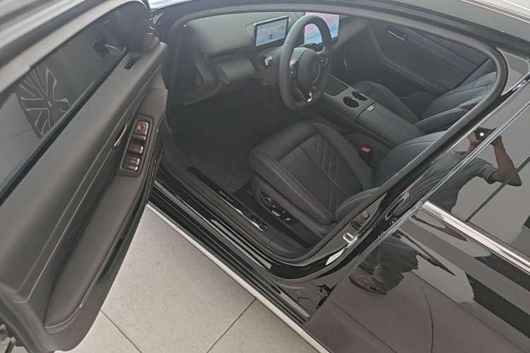 Used Baojun Enjoy 2025 Plug-in Hybrid 140km Luxury Edition Driver Seat
