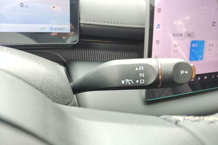 Used Baojun Enjoy 2025 Plug-in Hybrid 140km Luxury Edition Gear Lever