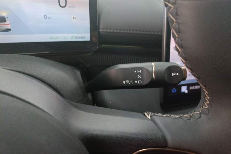 Used Baojun Enjoy 2025 Plug-in Hybrid 140km Luxury Edition Gear Lever