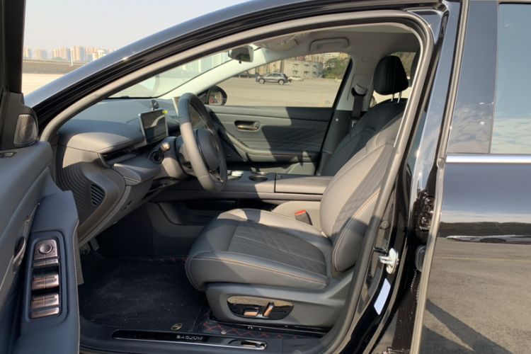Used Baojun Enjoy 2025 Plug-in Hybrid 140km Standard Version Interior 2