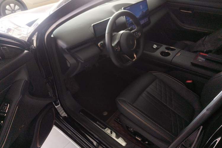 Used Baojun Enjoy 2025 Plug-in Hybrid 140km Luxury Edition Interior 3
