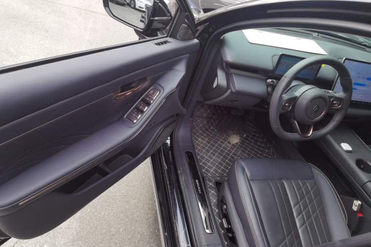Used Baojun Enjoy 2025 Plug-in Hybrid 140km Luxury Edition Interior 3