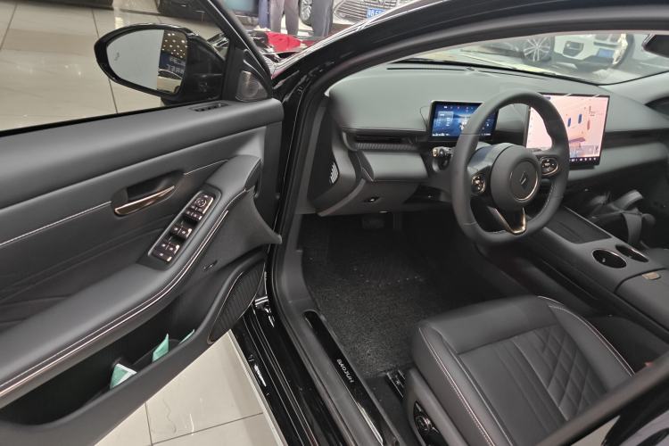 Used Baojun Enjoy 2025 Plug-in Hybrid 140km Luxury Edition Interior 3