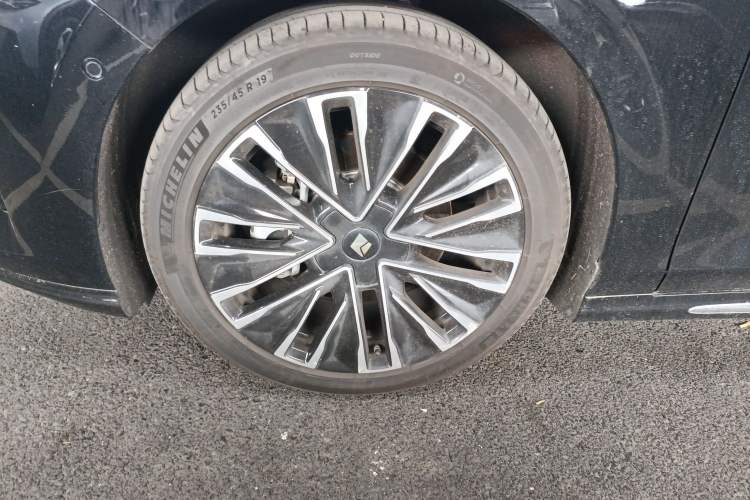 Used Baojun Enjoy 2025 Plug-in Hybrid 140km Luxury Edition Left Front Wheel Hub