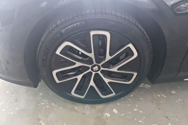 Used Baojun Enjoy 2025 Plug-in Hybrid 140km Luxury Edition Left Front Wheel Hub