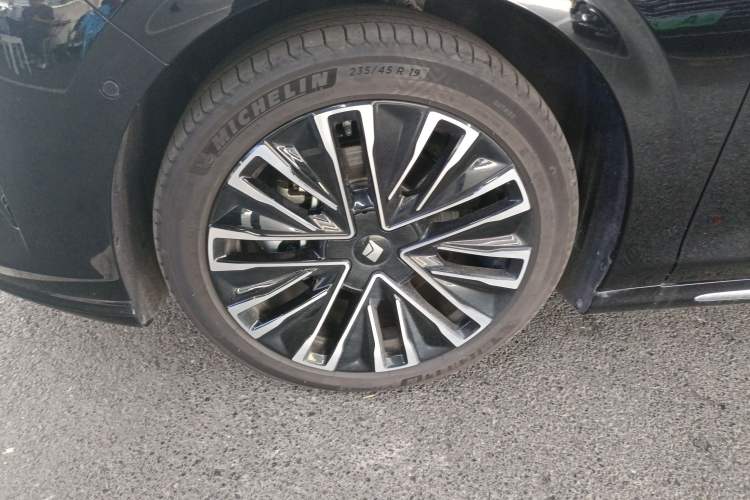 Used Baojun Enjoy 2025 Plug-in Hybrid 140km Luxury Edition Left Front Wheel Hub