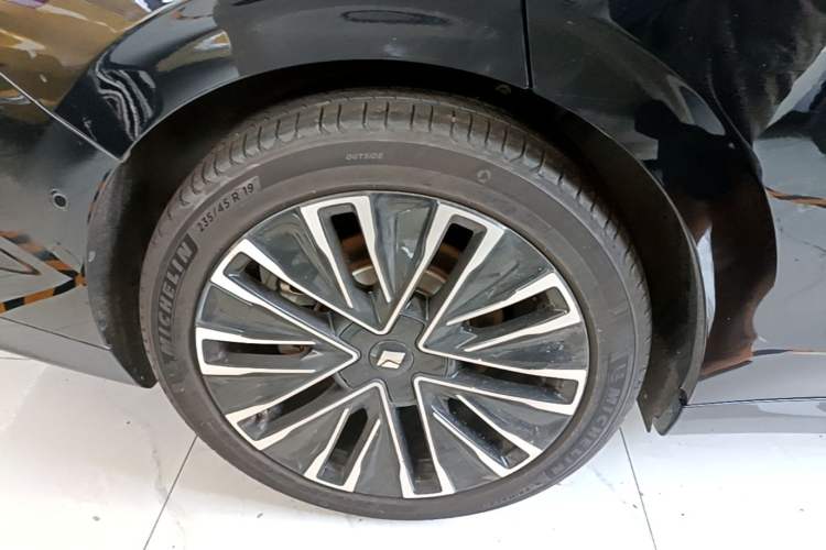 Used Baojun Enjoy 2025 Plug-in Hybrid 140km Luxury Edition Right Rear Wheel Hub