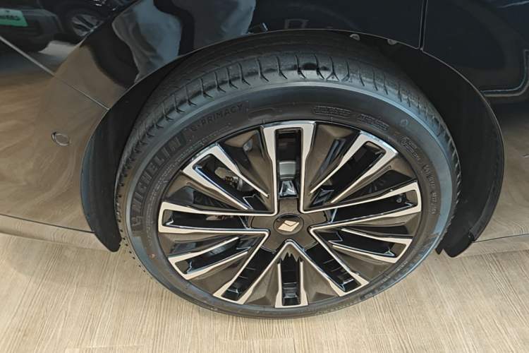 Used Baojun Enjoy 2025 Plug-in Hybrid 140km Luxury Edition Right Rear Wheel Hub