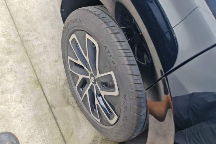Used Baojun Enjoy 2025 Plug-in Hybrid 140km Standard Version Right Rear Wheel Hub