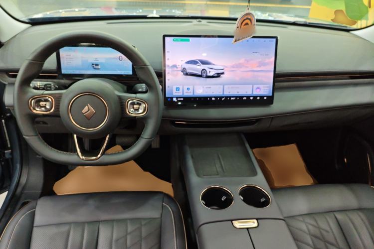 Used Baojun Enjoy 2025 Plug-in Hybrid 140km Luxury Edition Center Console