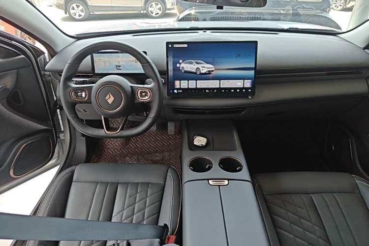Used Baojun Enjoy 2025 Plug-in Hybrid 140km Luxury Edition Center Console