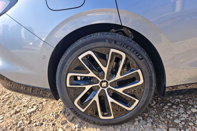 Used Baojun Enjoy 2025 Plug-in Hybrid 140km Luxury Edition Exterior 5